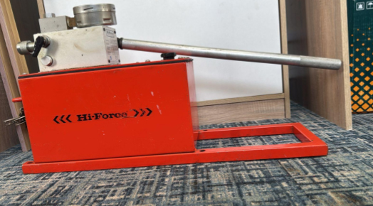 Manual Hand Pump 700 Bar (Model MHP700PU) Image 3